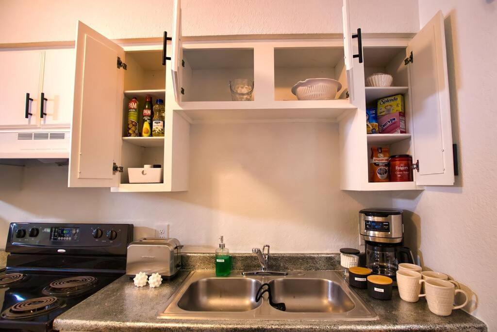 Chic & Cozy 2 Bedroom - 1 Bathroom - Rated Best Eagle Pass Luaran gambar