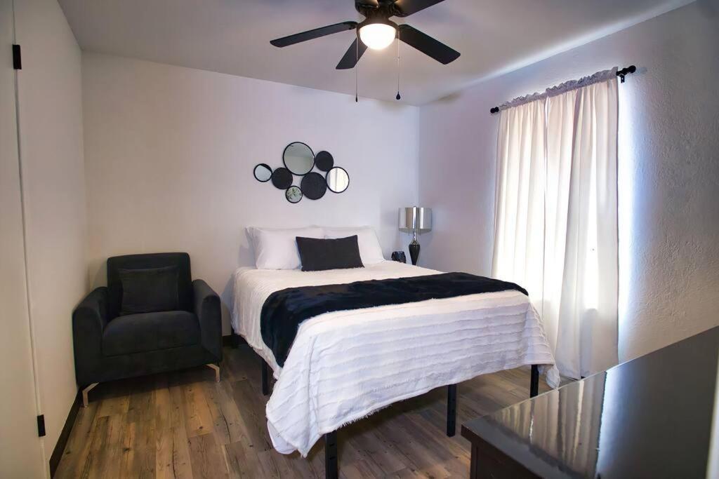 Chic & Cozy 2 Bedroom - 1 Bathroom - Rated Best Eagle Pass Luaran gambar