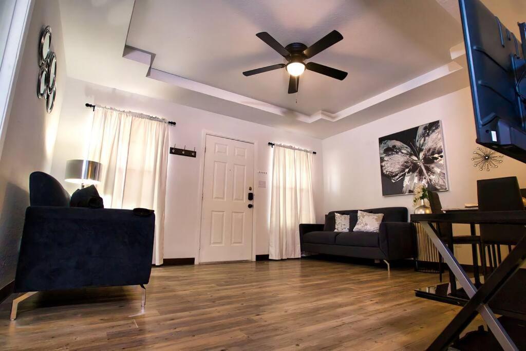 Chic & Cozy 2 Bedroom - 1 Bathroom - Rated Best Eagle Pass Luaran gambar