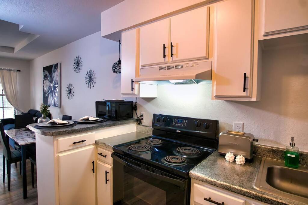 Chic & Cozy 2 Bedroom - 1 Bathroom - Rated Best Eagle Pass Luaran gambar