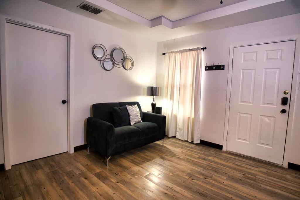 Chic & Cozy 2 Bedroom - 1 Bathroom - Rated Best Eagle Pass Luaran gambar