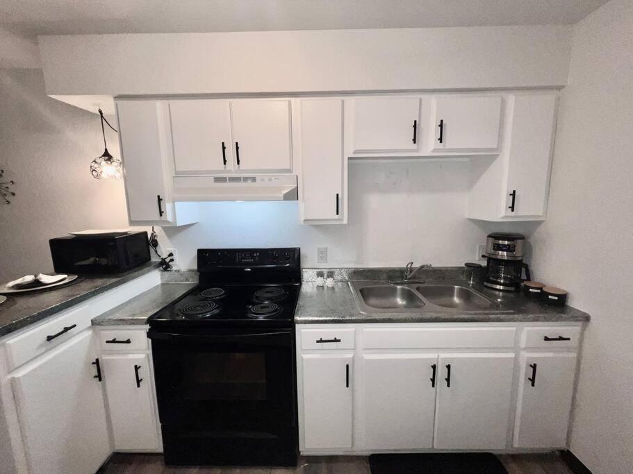 Chic & Cozy 2 Bedroom - 1 Bathroom - Rated Best Eagle Pass Luaran gambar