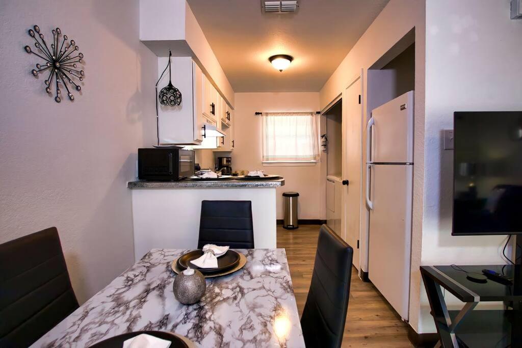 Chic & Cozy 2 Bedroom - 1 Bathroom - Rated Best Eagle Pass Luaran gambar