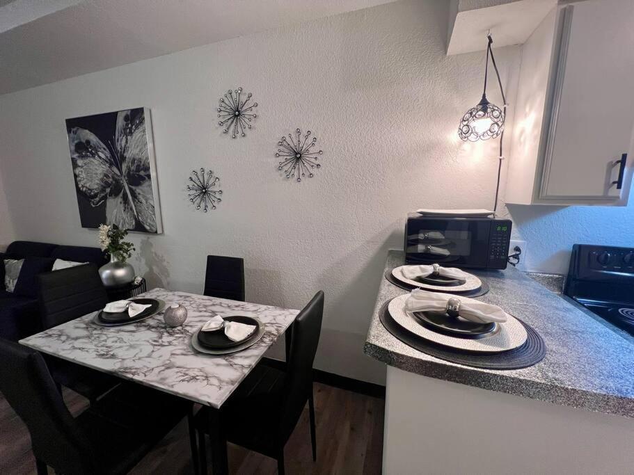 Chic & Cozy 2 Bedroom - 1 Bathroom - Rated Best Eagle Pass Luaran gambar